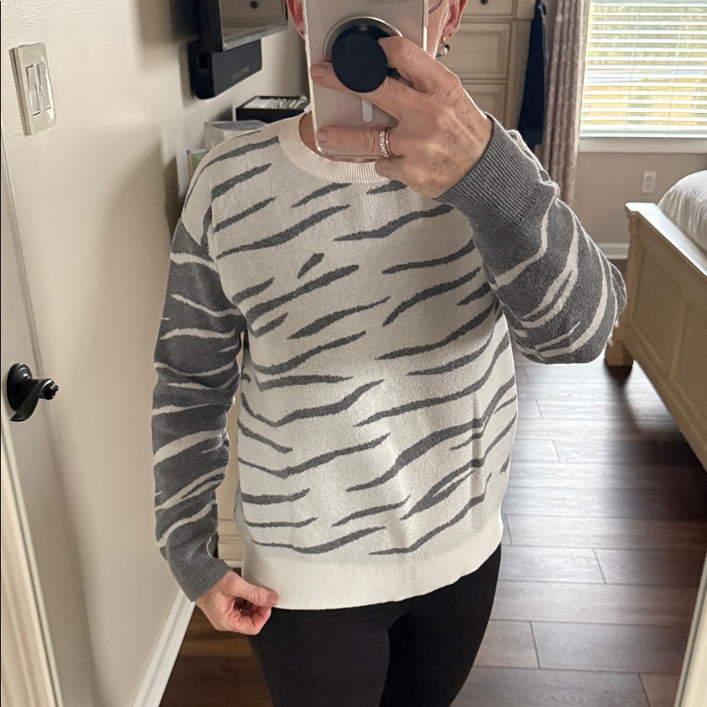 Simply Vera Vera Wang Zebra Pattern Medium Weight Sweater